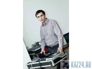      DJ      