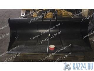    - Terex TLB825  